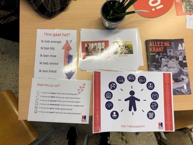 En gruppe bøker på et bord