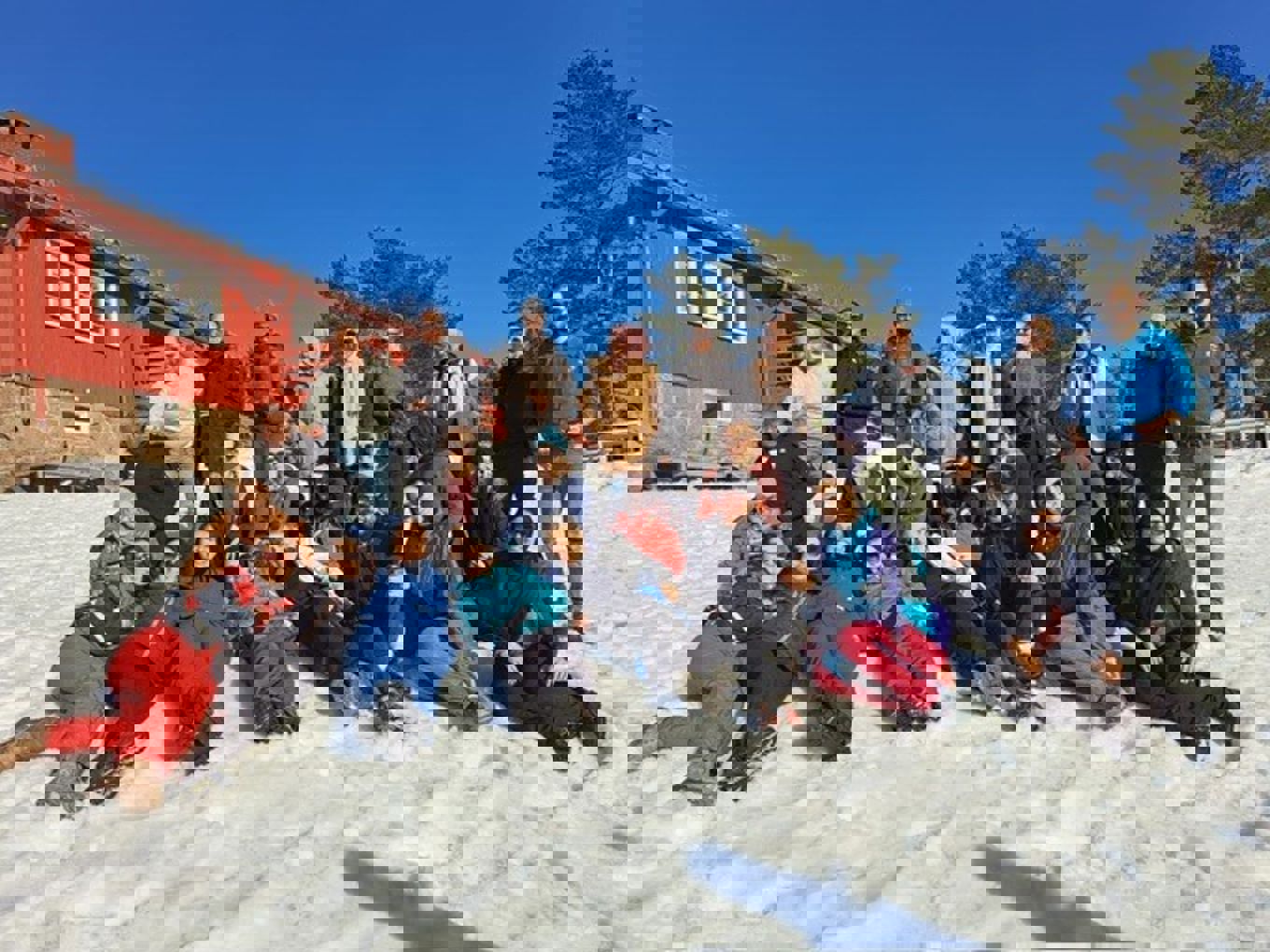 Foto: Oslo VO Rosenhof En gruppe mennesker som poserer for et bilde i snøen