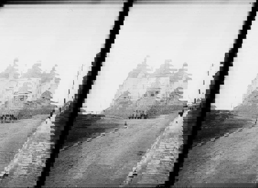 Foto: Rosenhof skole 1916, Fotograf: Narve Skarpmoen. Nasjonalbiblioteket. Dynekilgata 10, 1916.