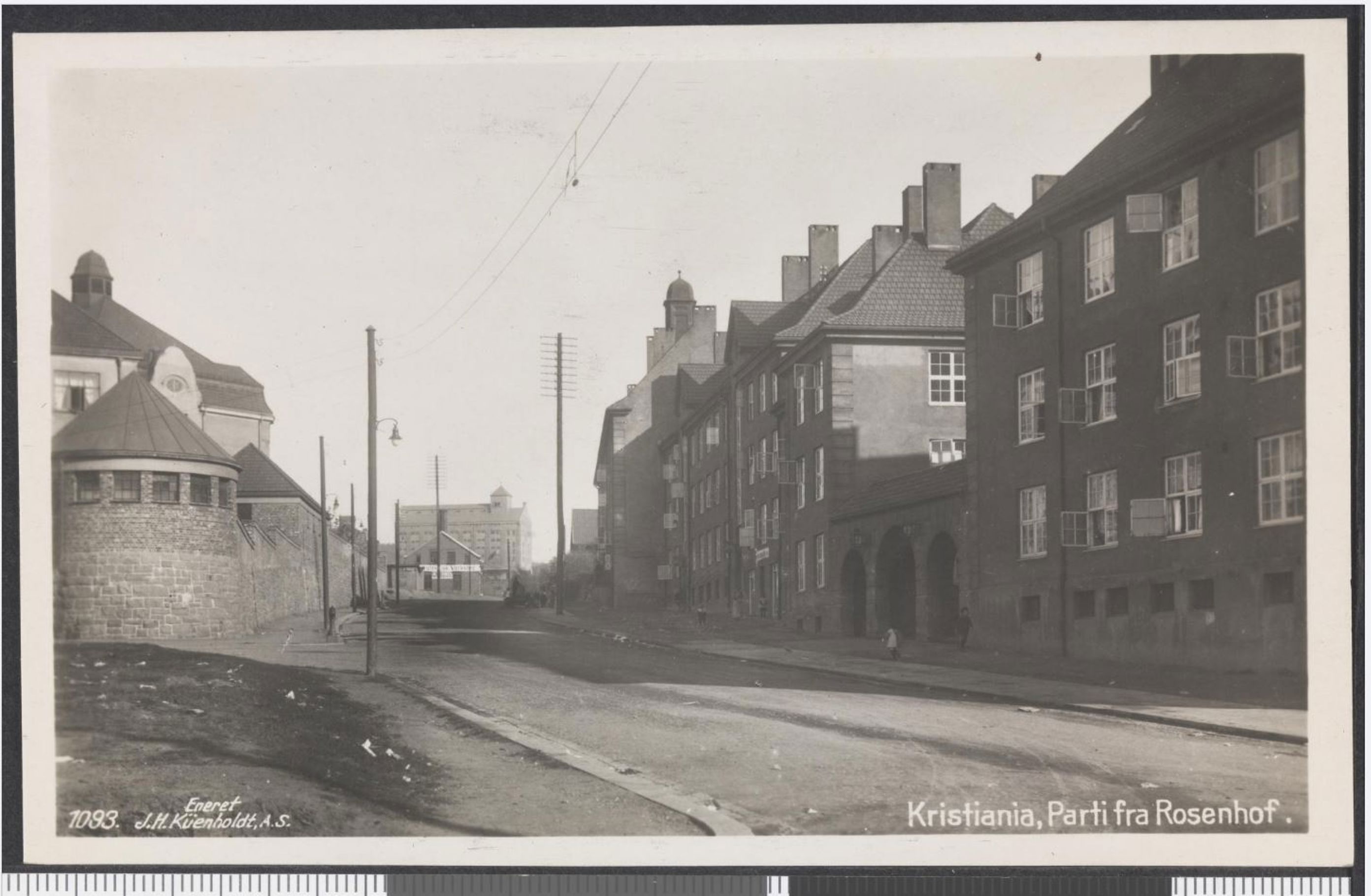 Dynekilgata 10, gate og tårn.